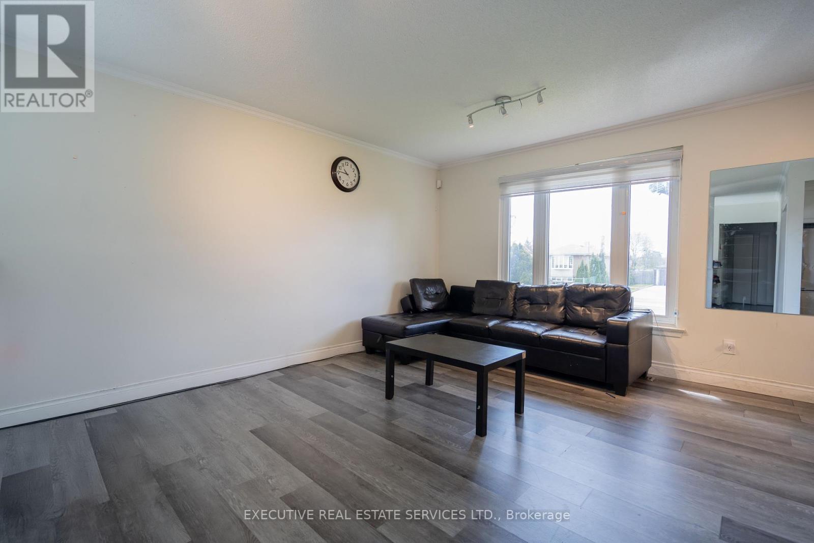 Photo 9 of 32 Brimorton Drive, Toronto ON