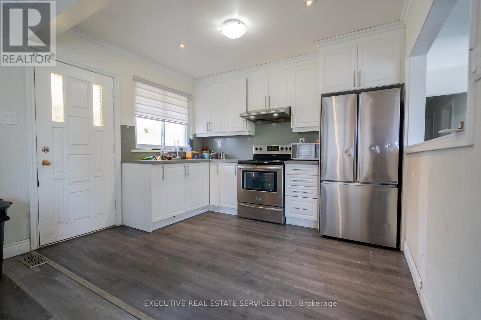 Photo 16 of 32 Brimorton Drive, Toronto ON