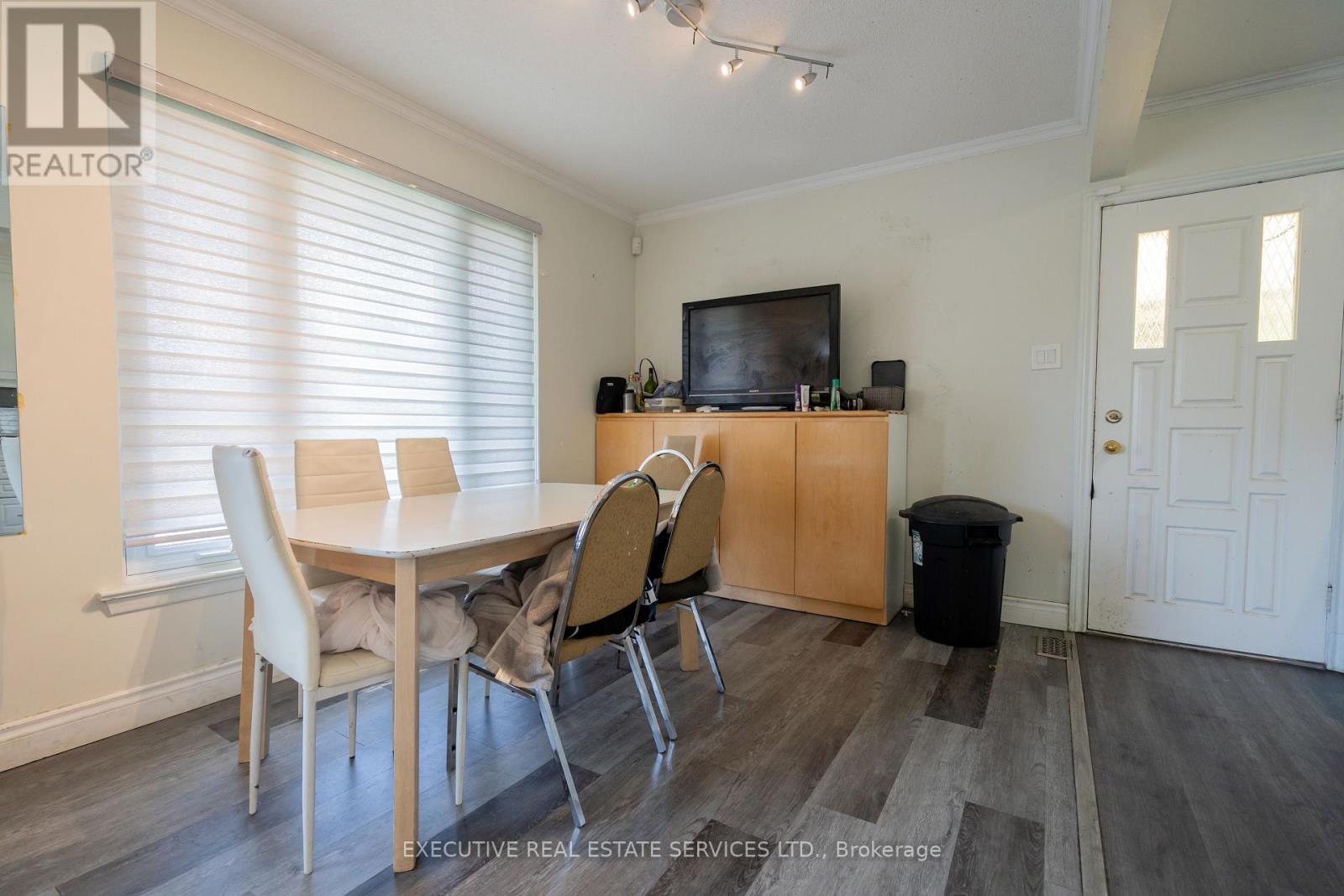 Photo 12 of 32 Brimorton Drive, Toronto ON