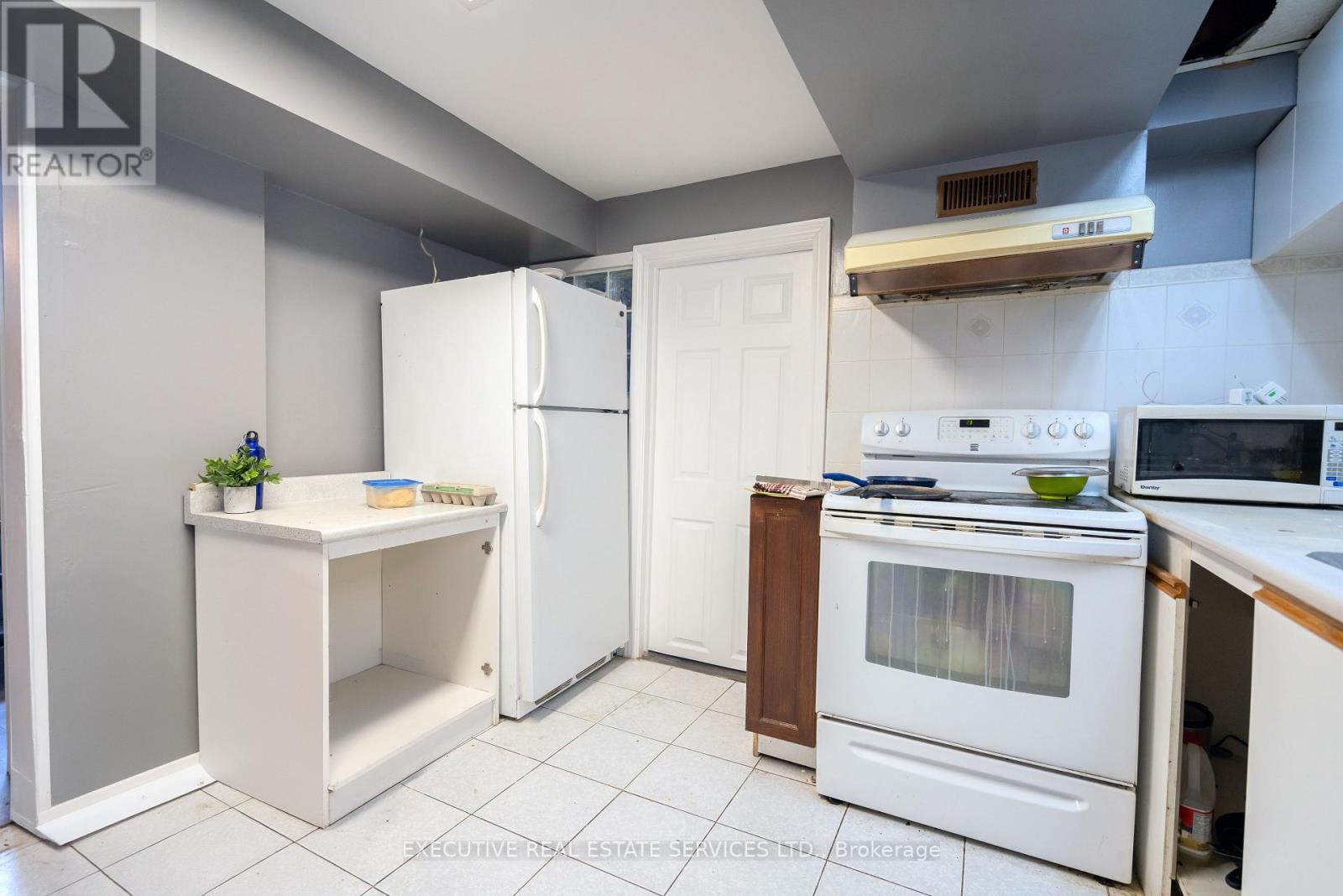 Photo 7 of 32 Brimorton Drive, Toronto ON