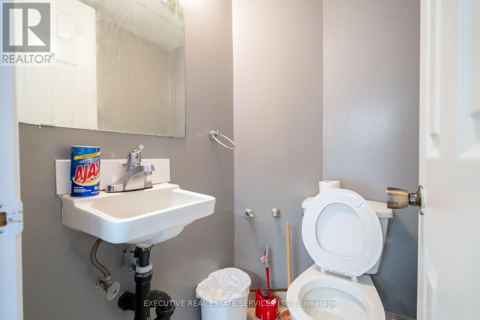 Photo 10 of 32 Brimorton Drive, Toronto ON
