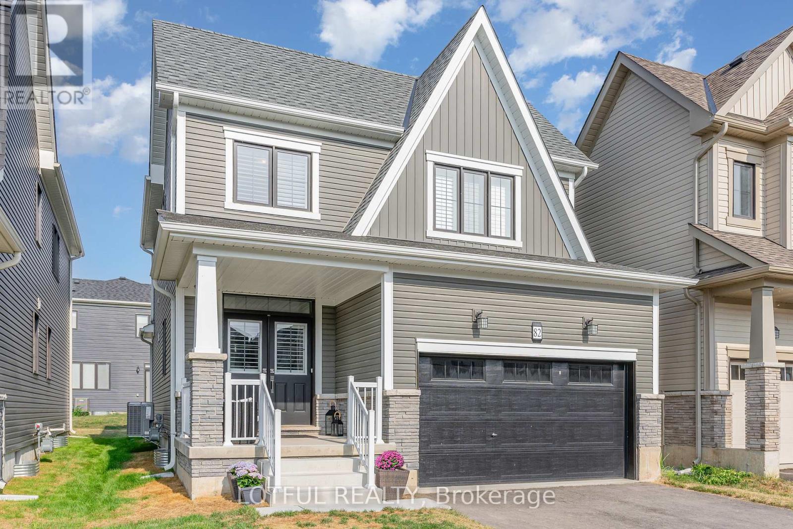 Photo 29 of 82 Lilac Circle, Haldimand ON