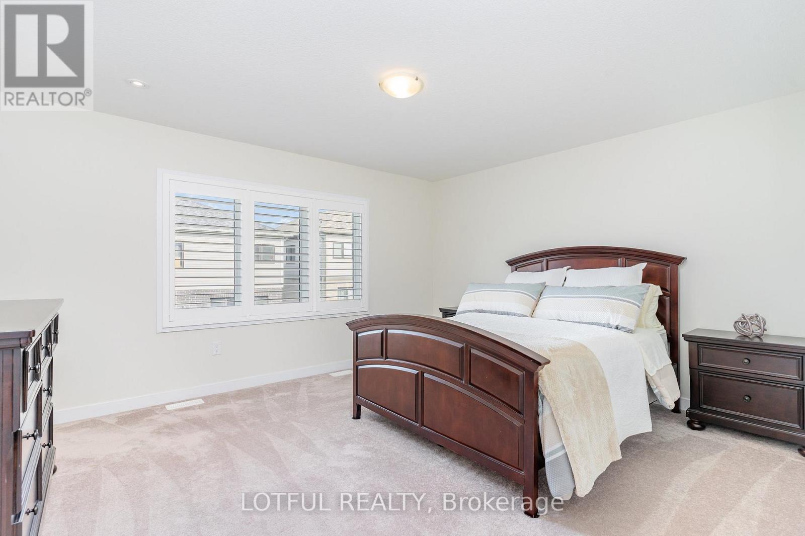 Photo 14 of 82 Lilac Circle, Haldimand ON
