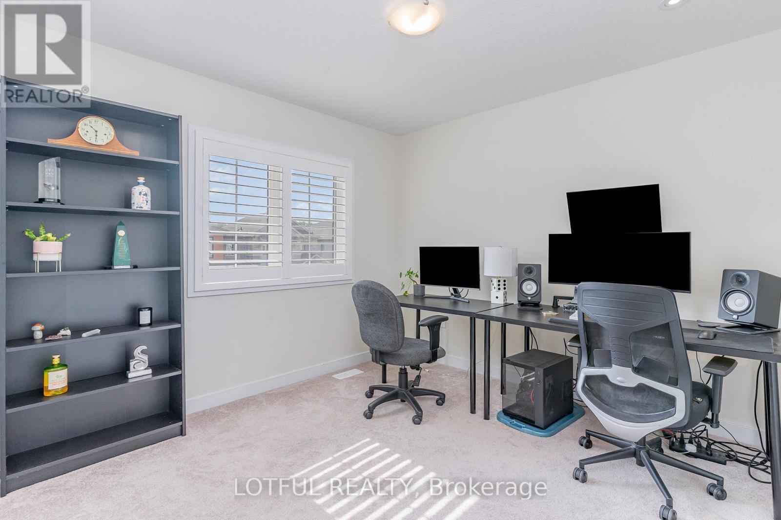 Photo 10 of 82 Lilac Circle, Haldimand ON