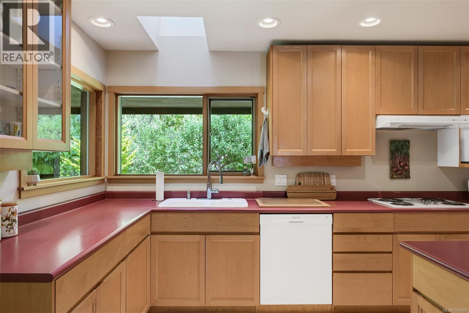 114 Arbutus Rd, Salt Spring