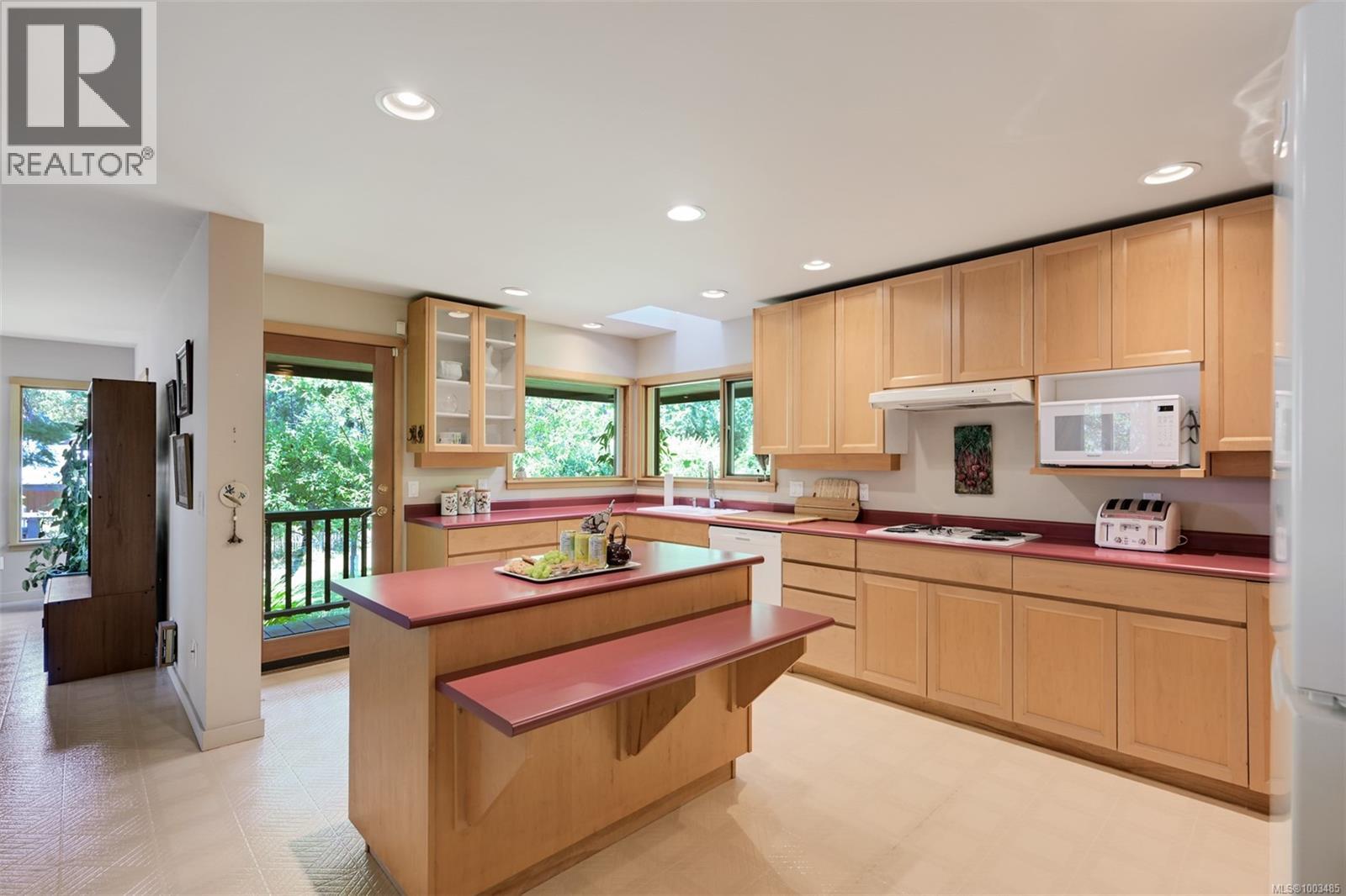 114 Arbutus Rd, Salt Spring