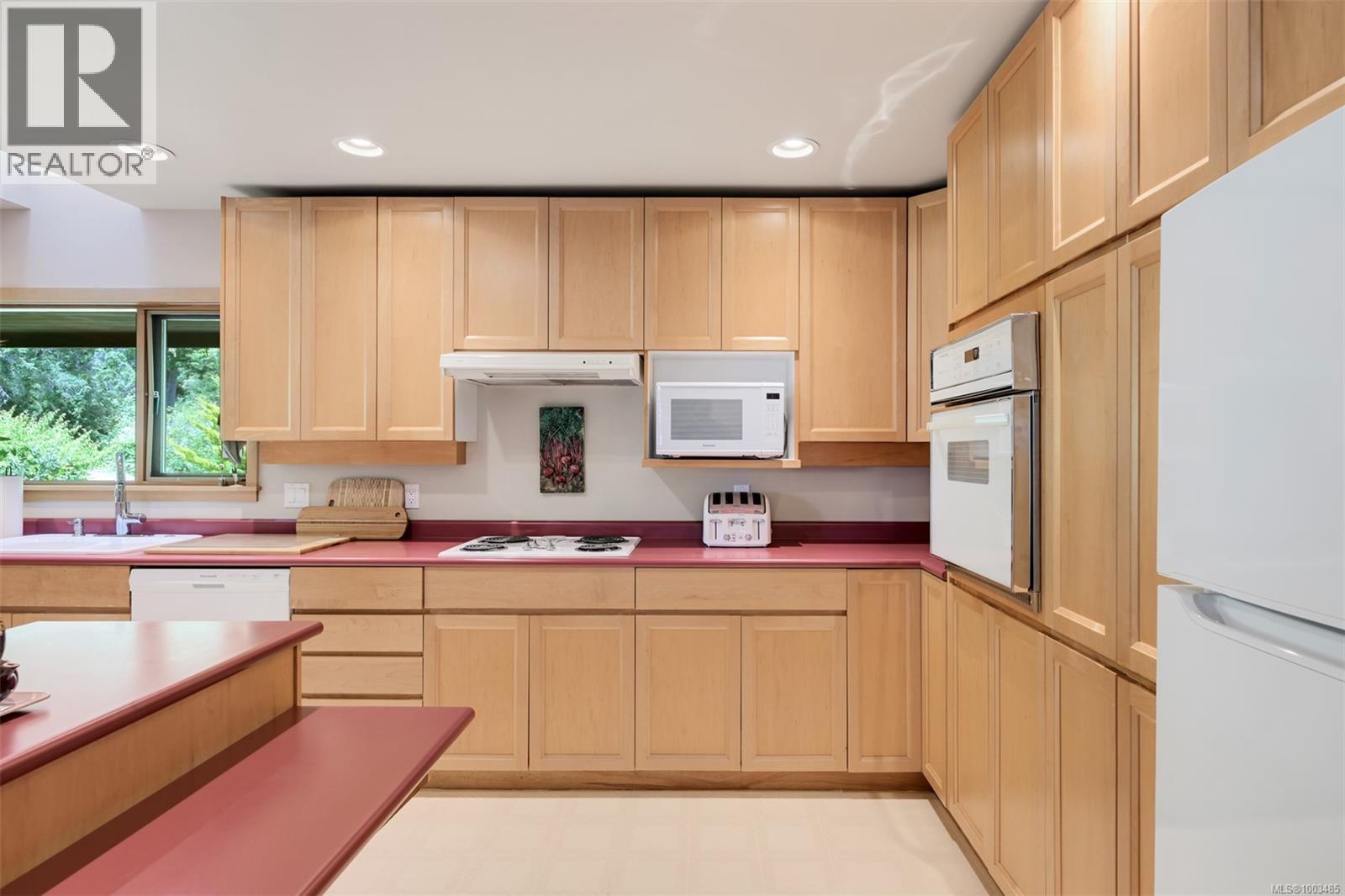 114 Arbutus Rd, Salt Spring