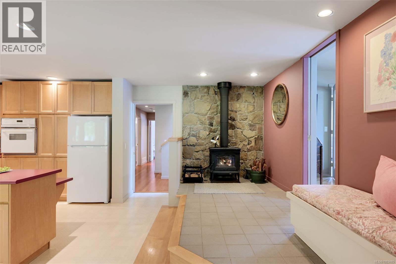 114 Arbutus Rd, Salt Spring