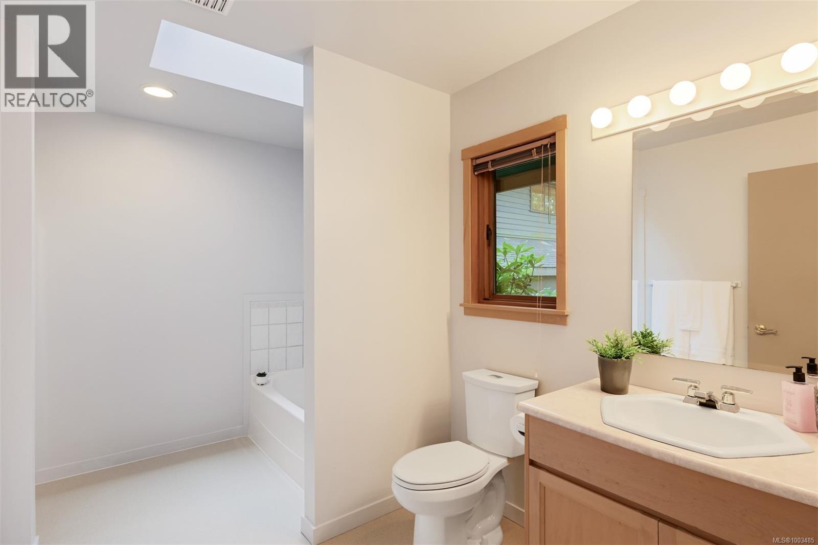 114 Arbutus Rd, Salt Spring