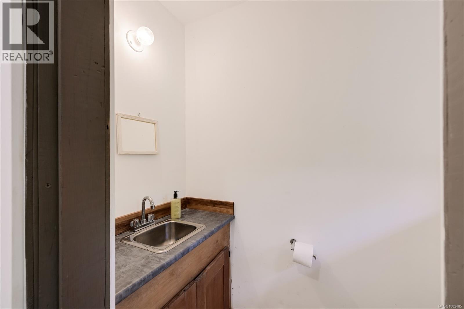 114 Arbutus Rd, Salt Spring