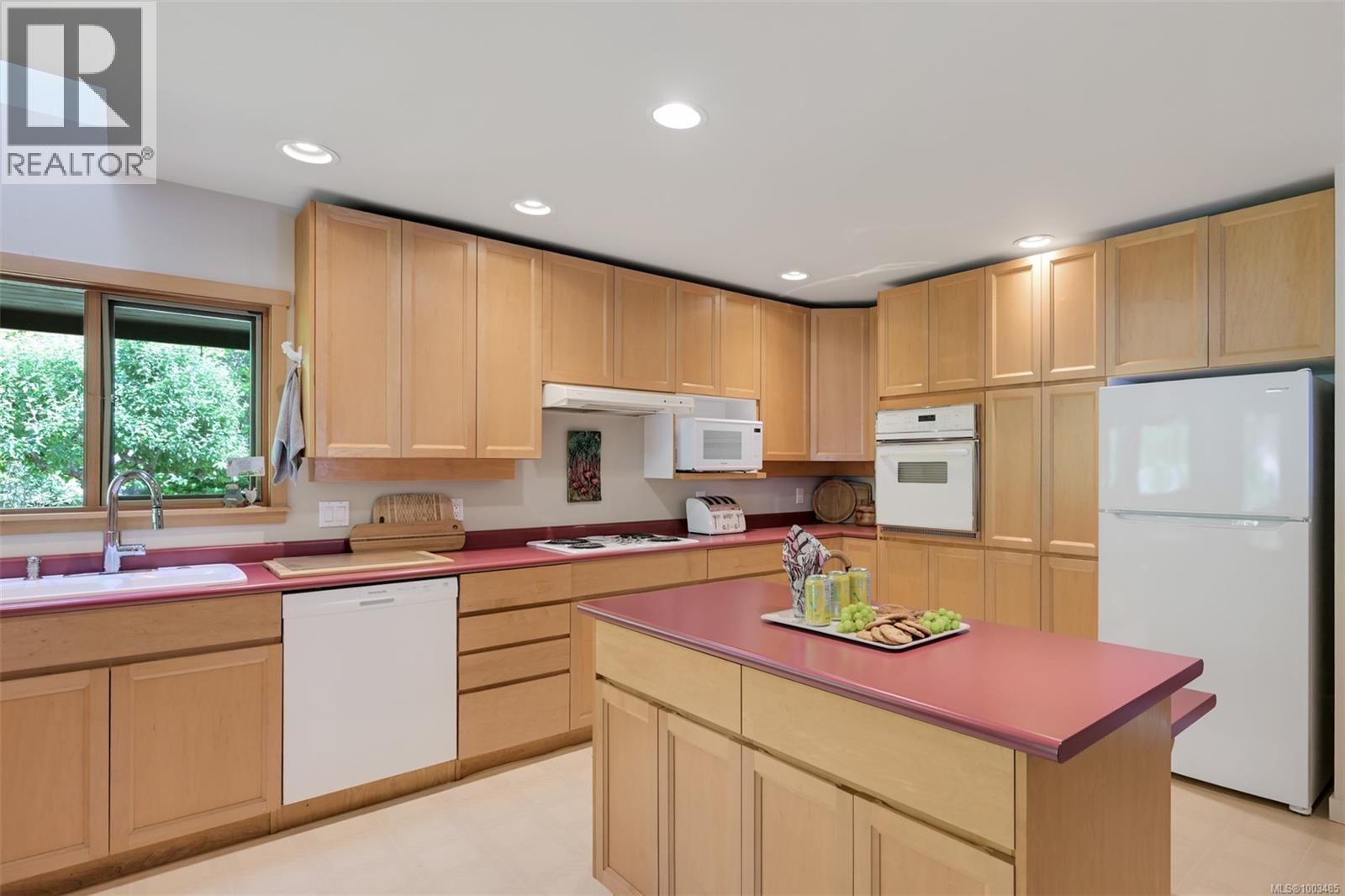 114 Arbutus Rd, Salt Spring