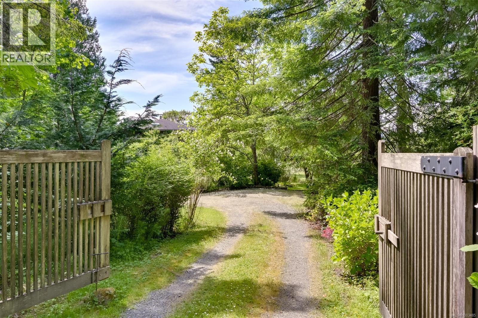 114 Arbutus Rd, Salt Spring