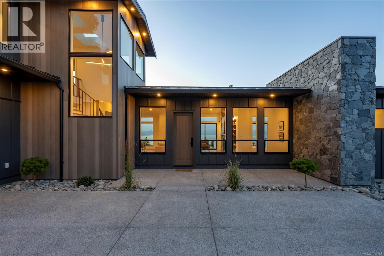 Photo 2 of 7546 Tonnerre Way, Lantzville BC