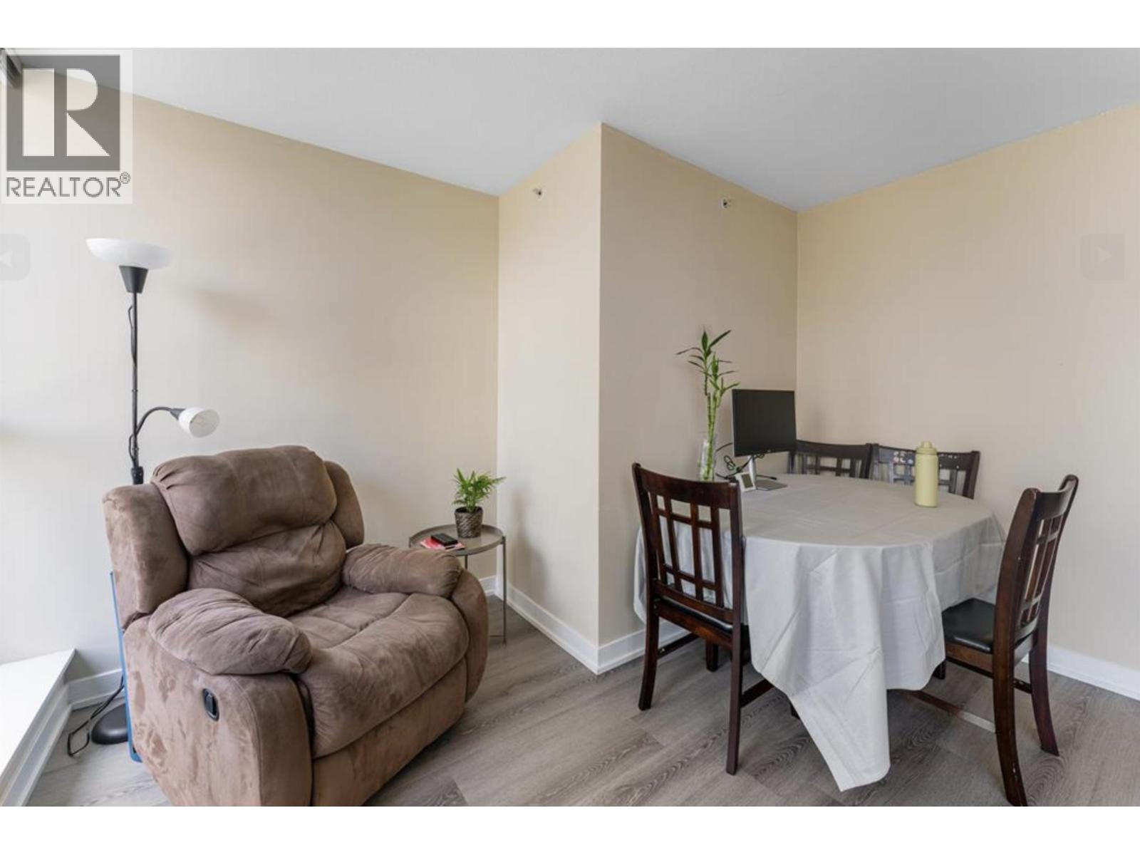 Photo 6 of 16 9180 Hemlock Drive, Richmond BC