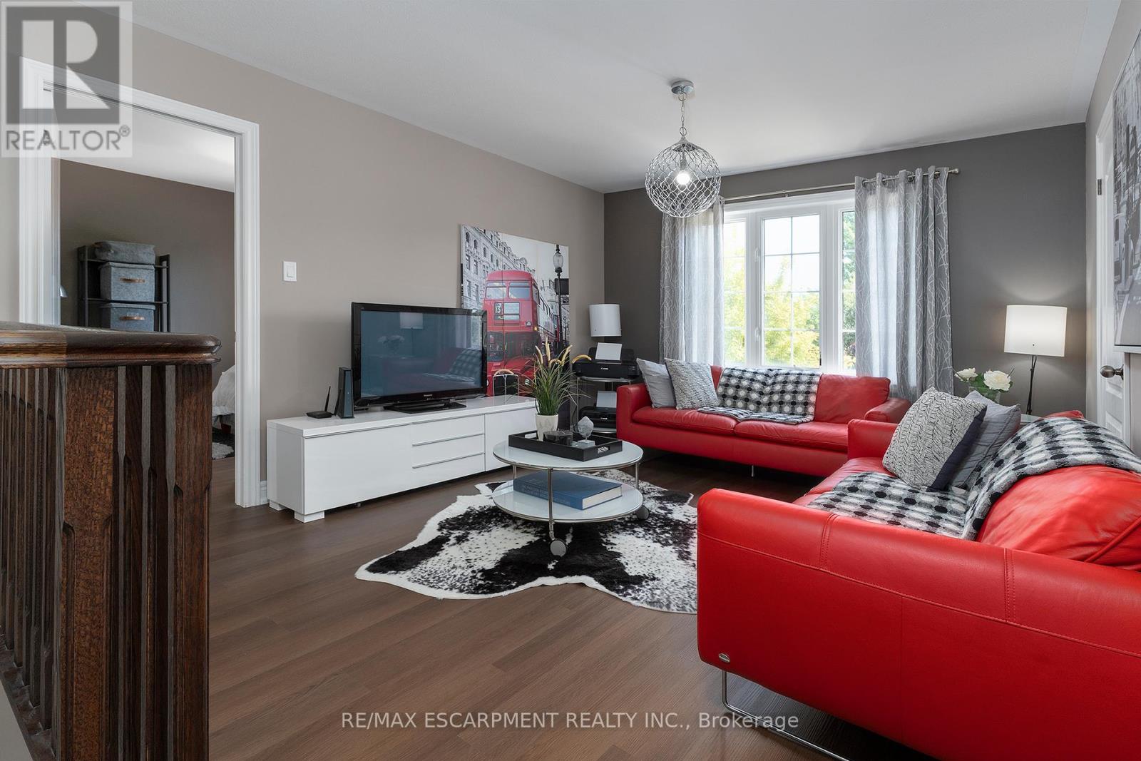 Photo 8 of 6325 St Michael Avenue, Niagara Falls ON