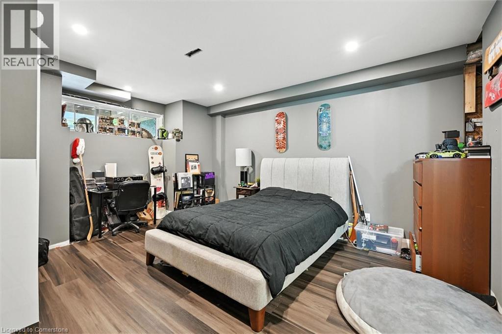 Photo 32 of 27 Blackburn Lane, Hamilton ON