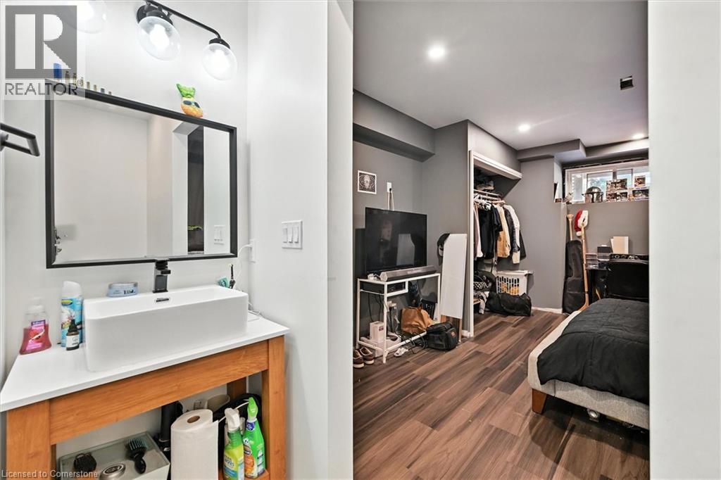 Photo 37 of 27 Blackburn Lane, Hamilton ON