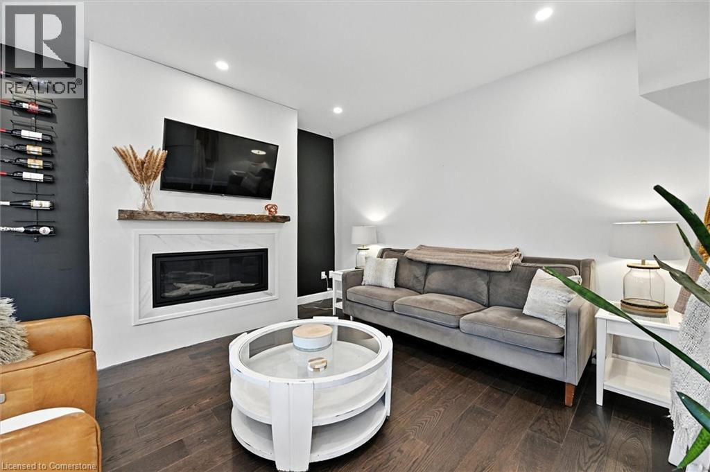 Photo 24 of 27 Blackburn Lane, Hamilton ON