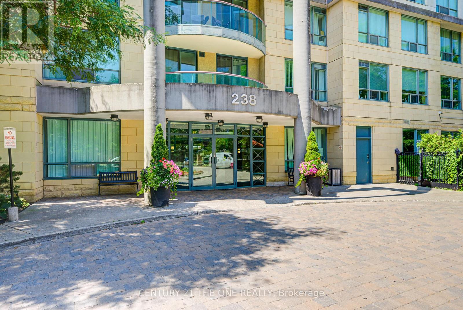 Photo 3 of 605 238 Doris Avenue, Toronto ON