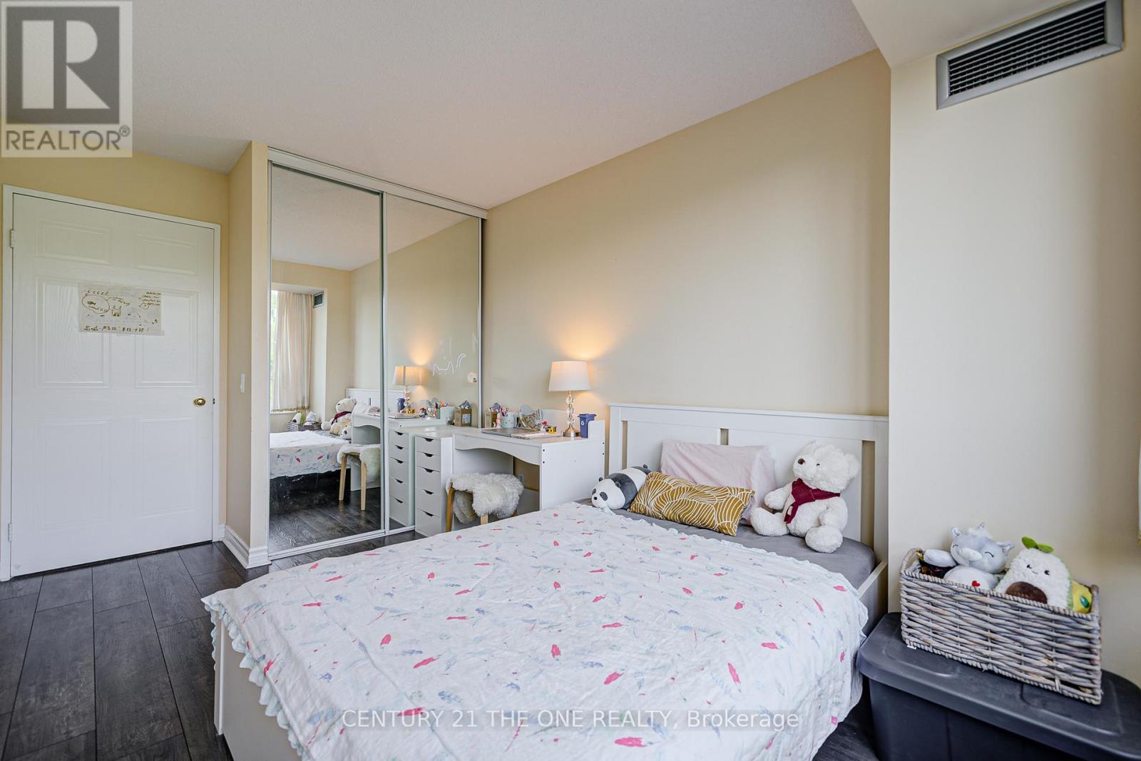 Photo 6 of 605 238 Doris Avenue, Toronto ON