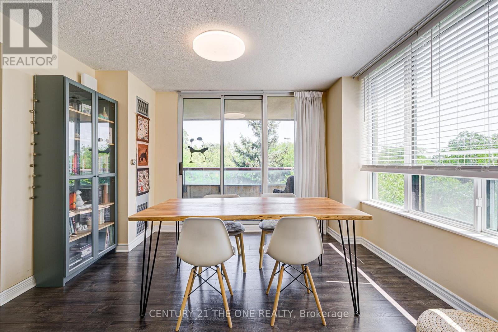Photo 4 of 605 238 Doris Avenue, Toronto ON