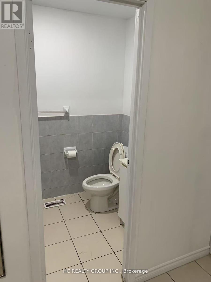 Photo 2 of 562 Bathurst Street, Toronto ON