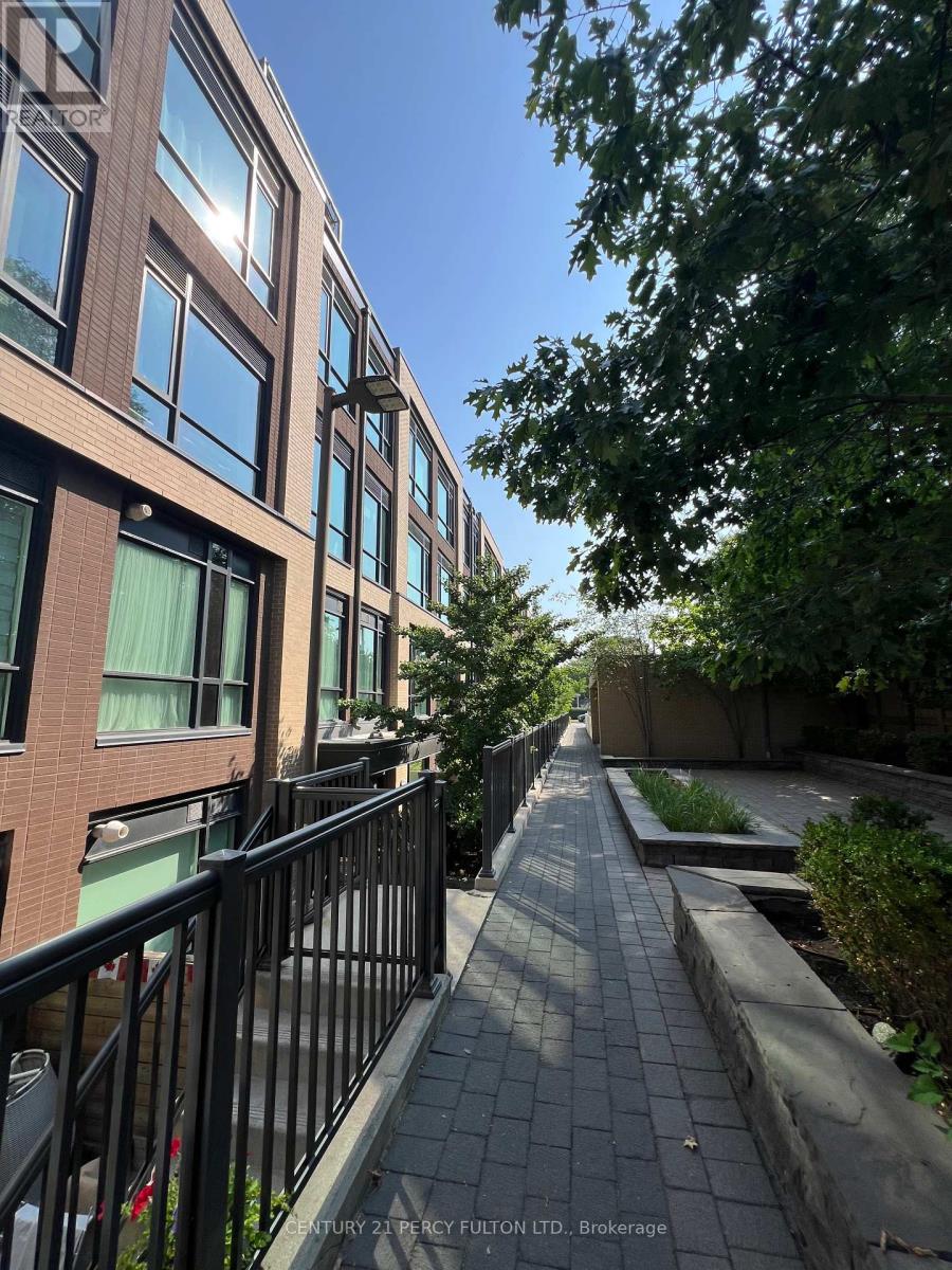 Photo 2 of 323 639 Lawrence Avenue W, Toronto ON
