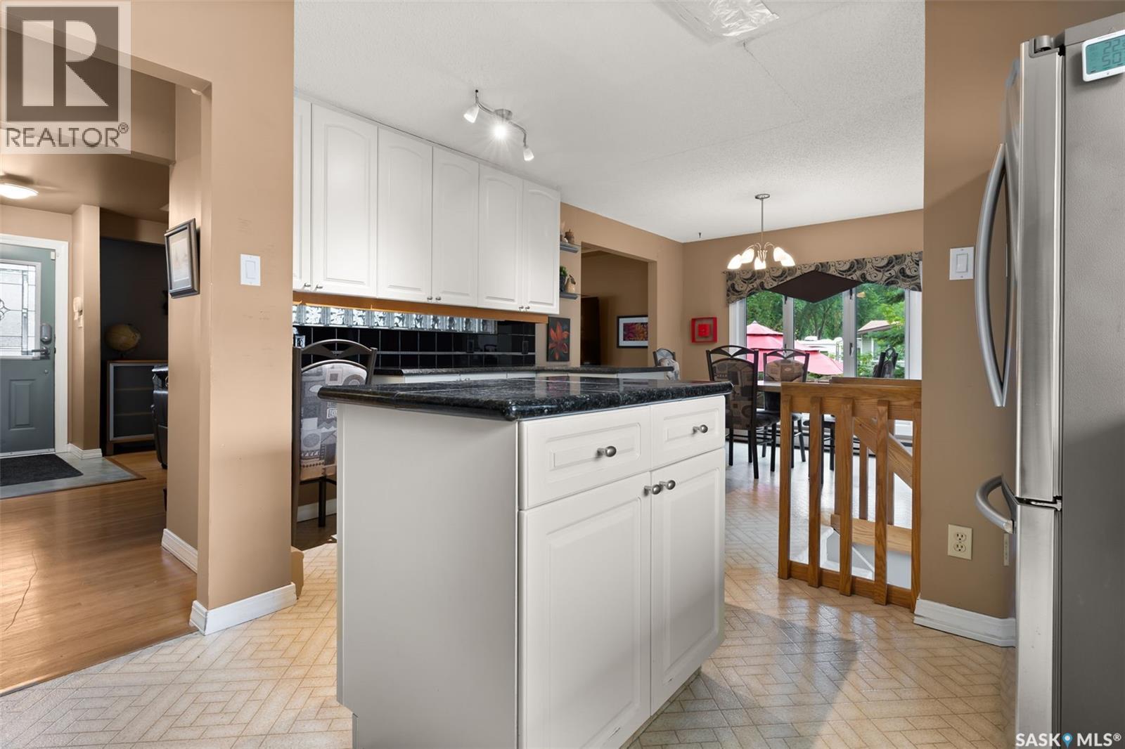 Photo 10 of 86 Langley Street, Regina SK