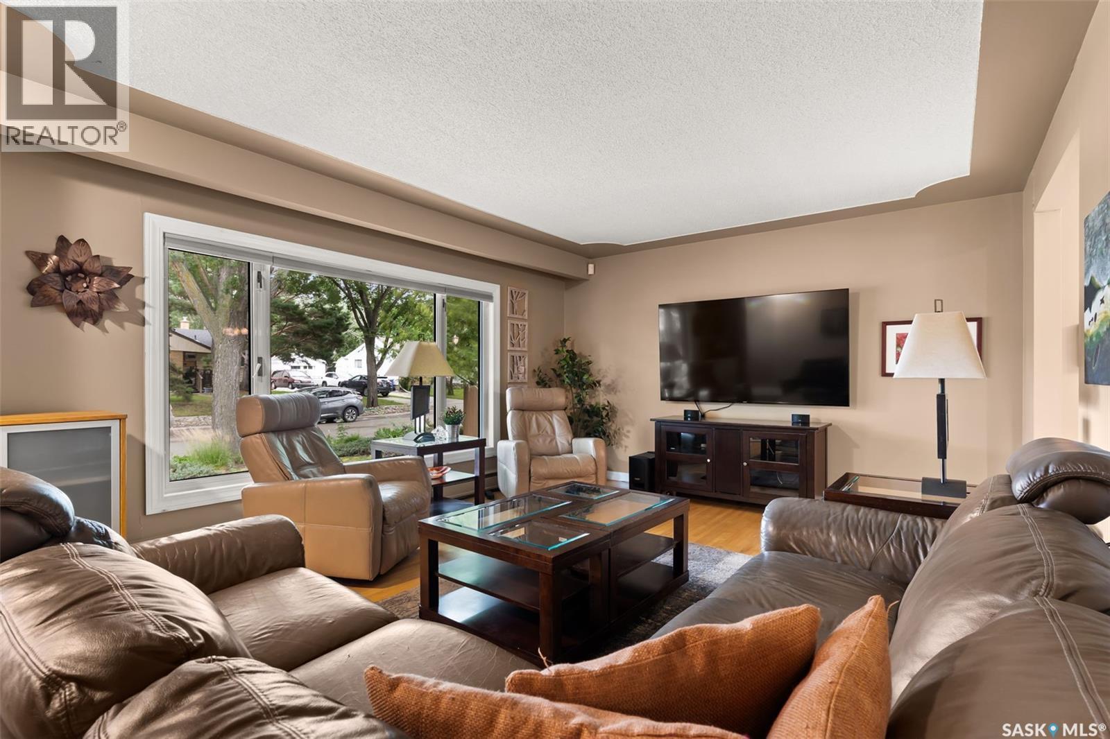 Photo 3 of 86 Langley Street, Regina SK