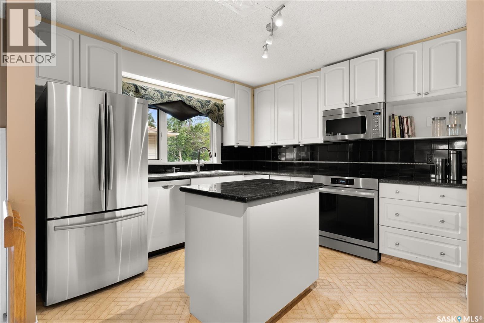 Photo 7 of 86 Langley Street, Regina SK