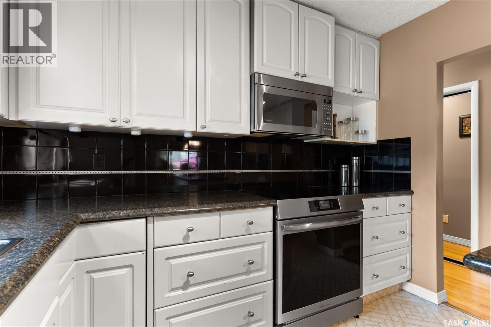 Photo 8 of 86 Langley Street, Regina SK