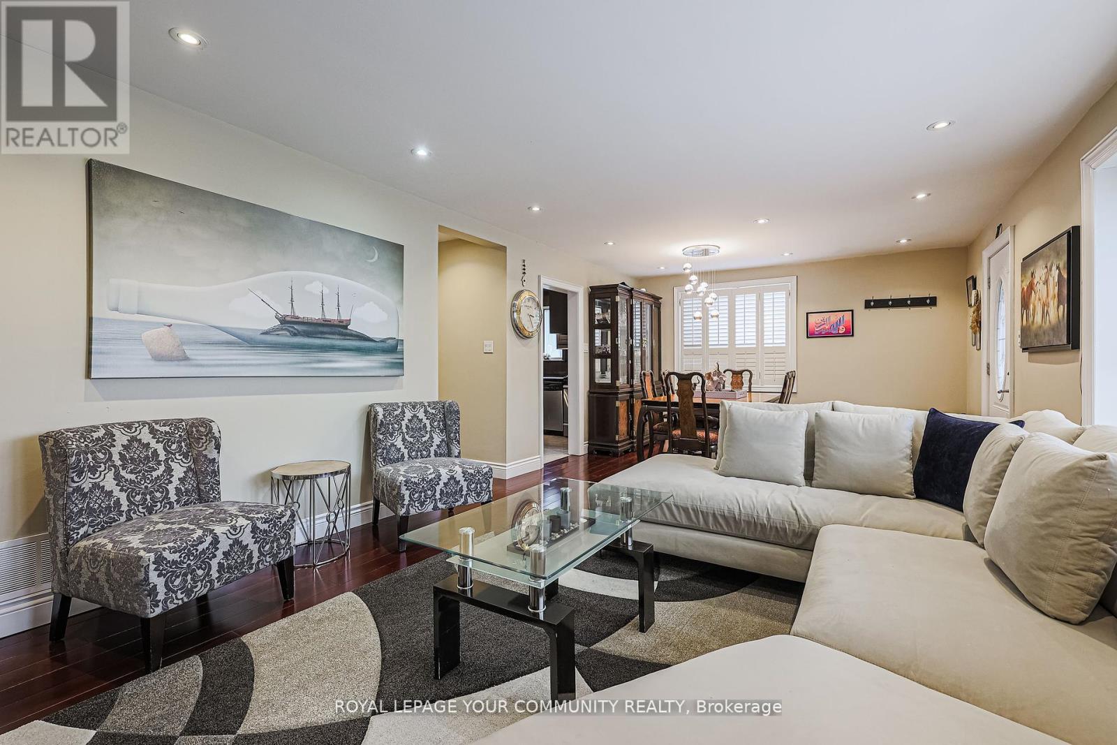 Photo 10 of 52 Princeway Drive, Toronto ON