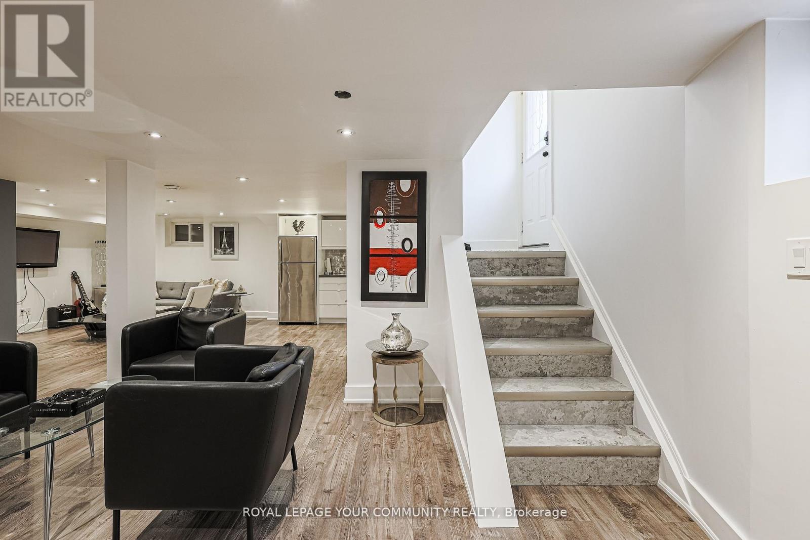Photo 23 of 52 Princeway Drive, Toronto ON