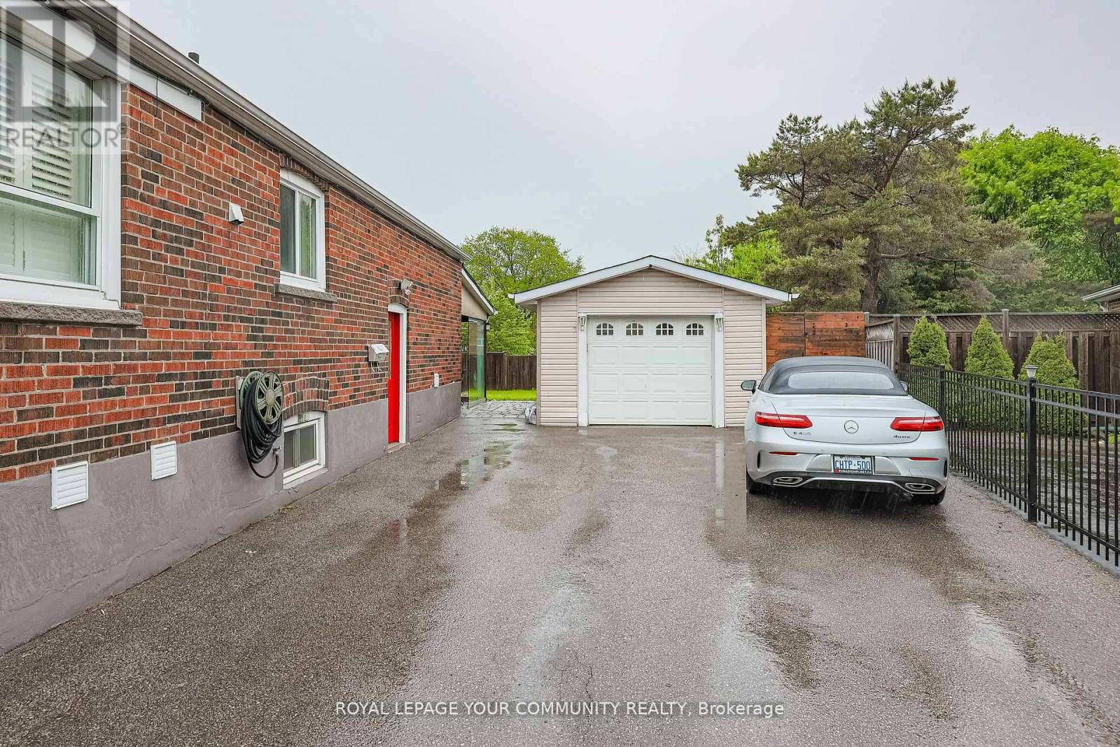 Photo 39 of 52 Princeway Drive, Toronto ON