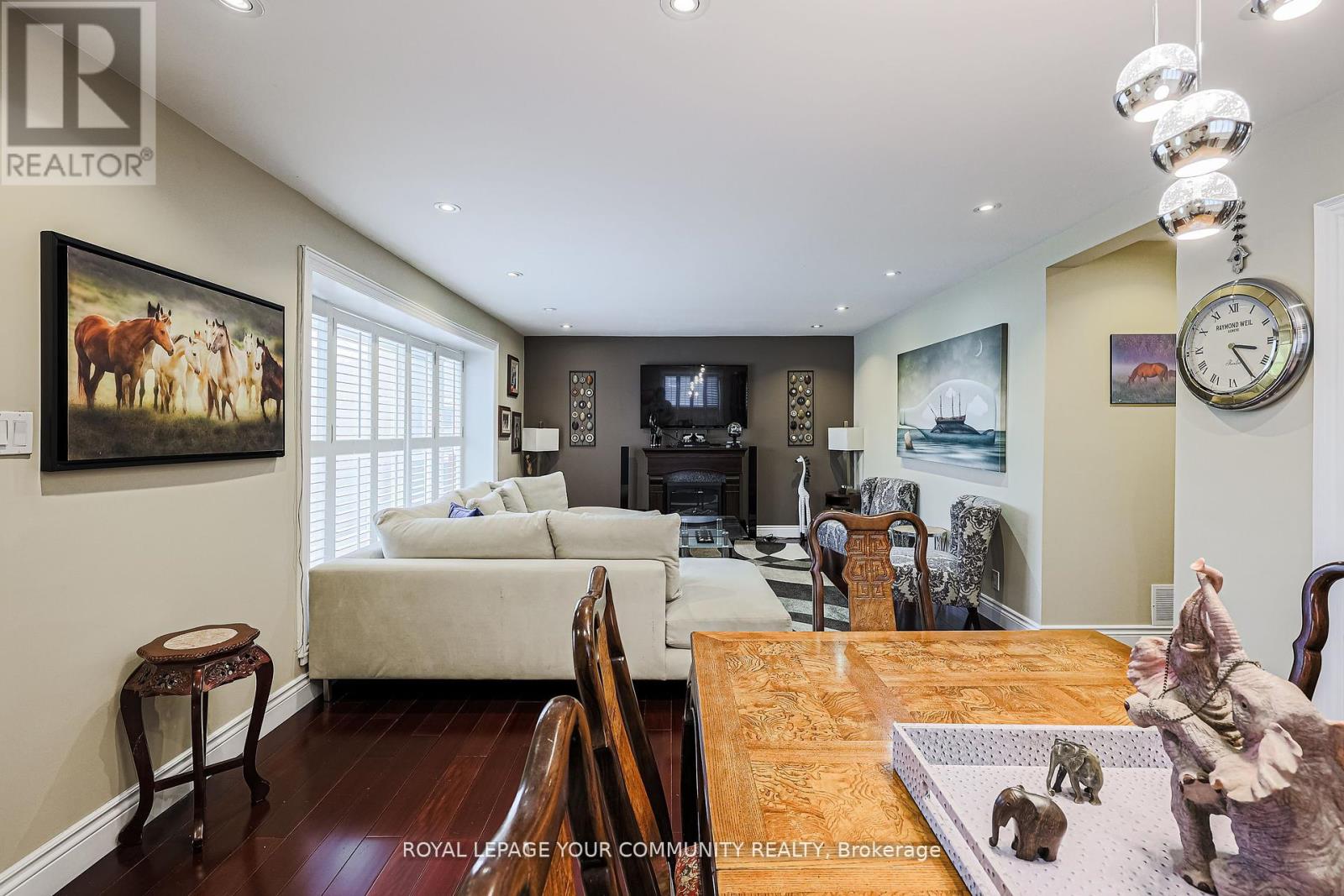 Photo 4 of 52 Princeway Drive, Toronto ON
