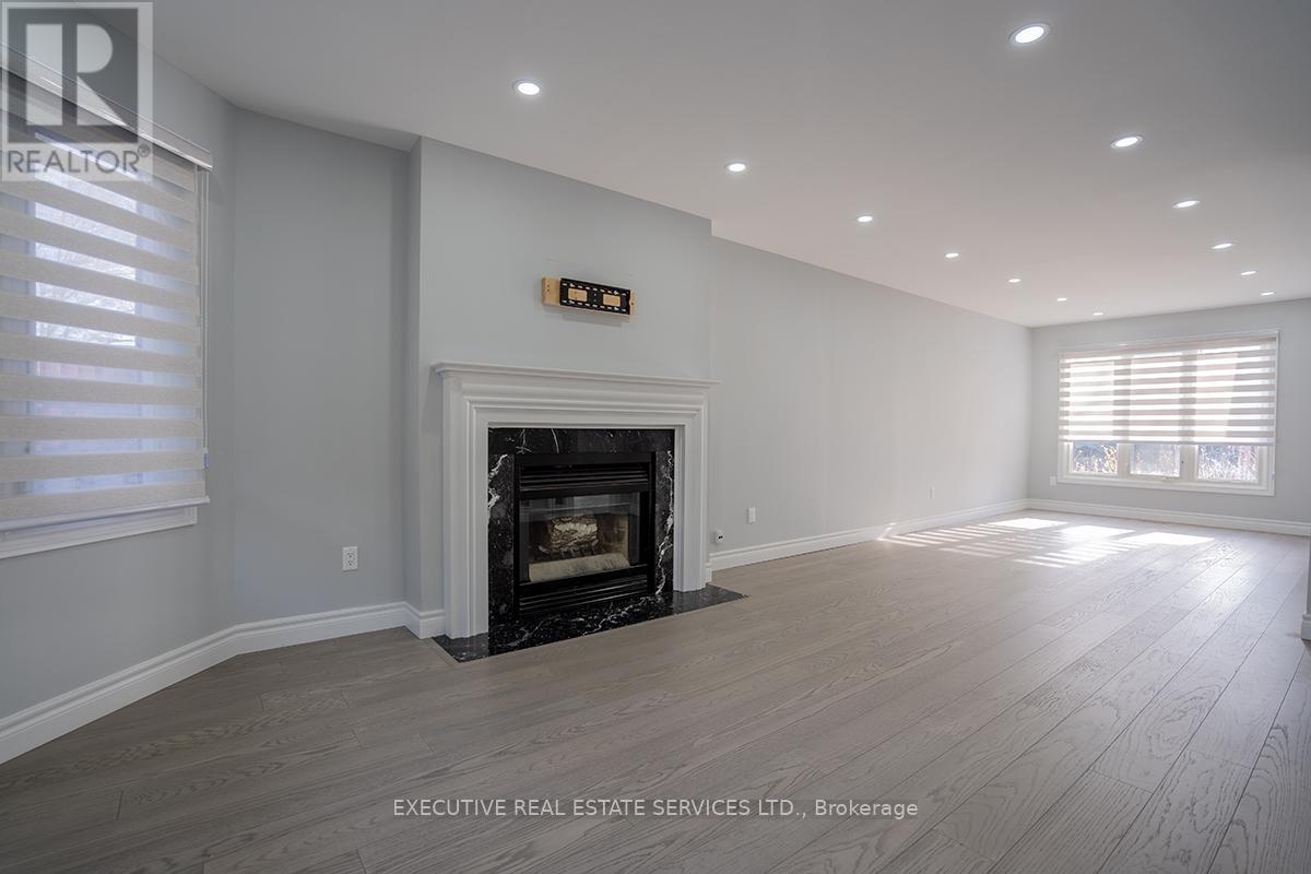 Photo 45 of 46 Willowbrook Drive, Whitby ON