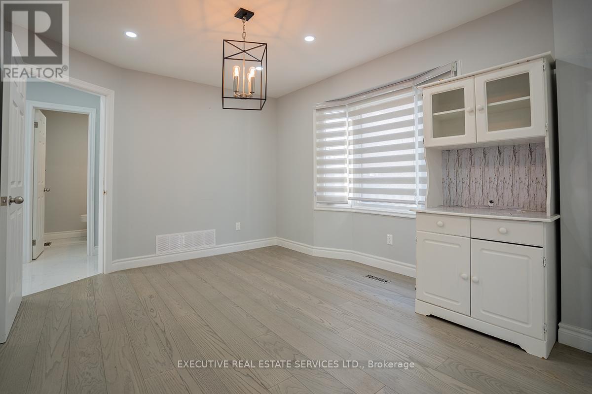Photo 18 of 46 Willowbrook Drive, Whitby ON