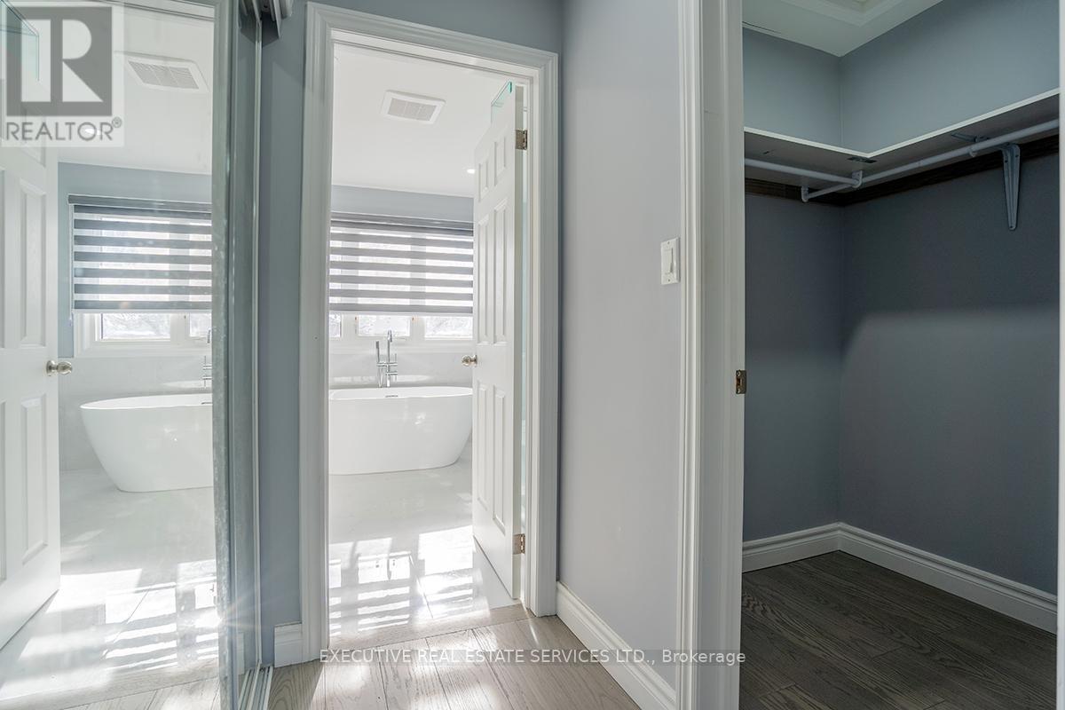 Photo 37 of 46 Willowbrook Drive, Whitby ON
