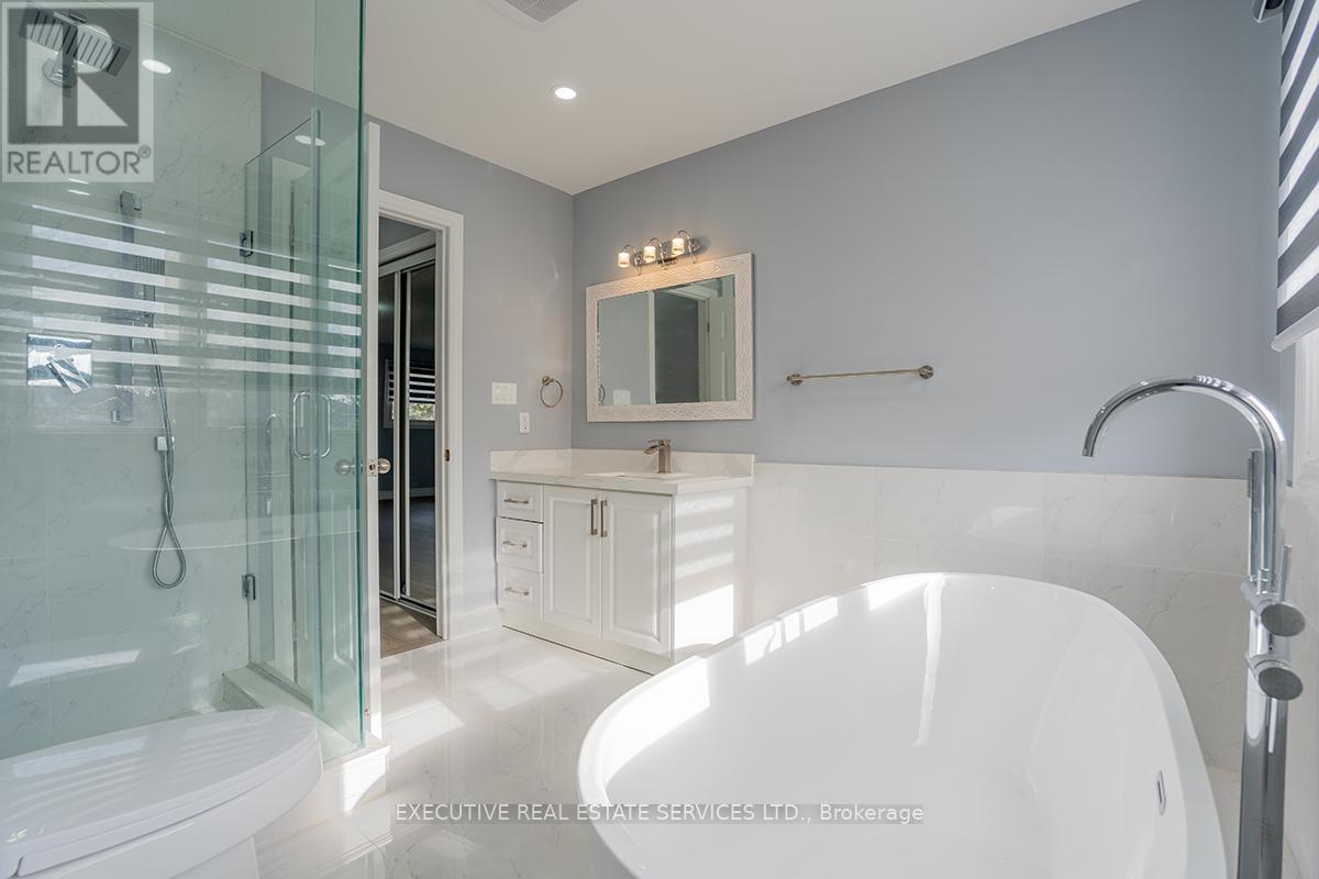 Photo 30 of 46 Willowbrook Drive, Whitby ON