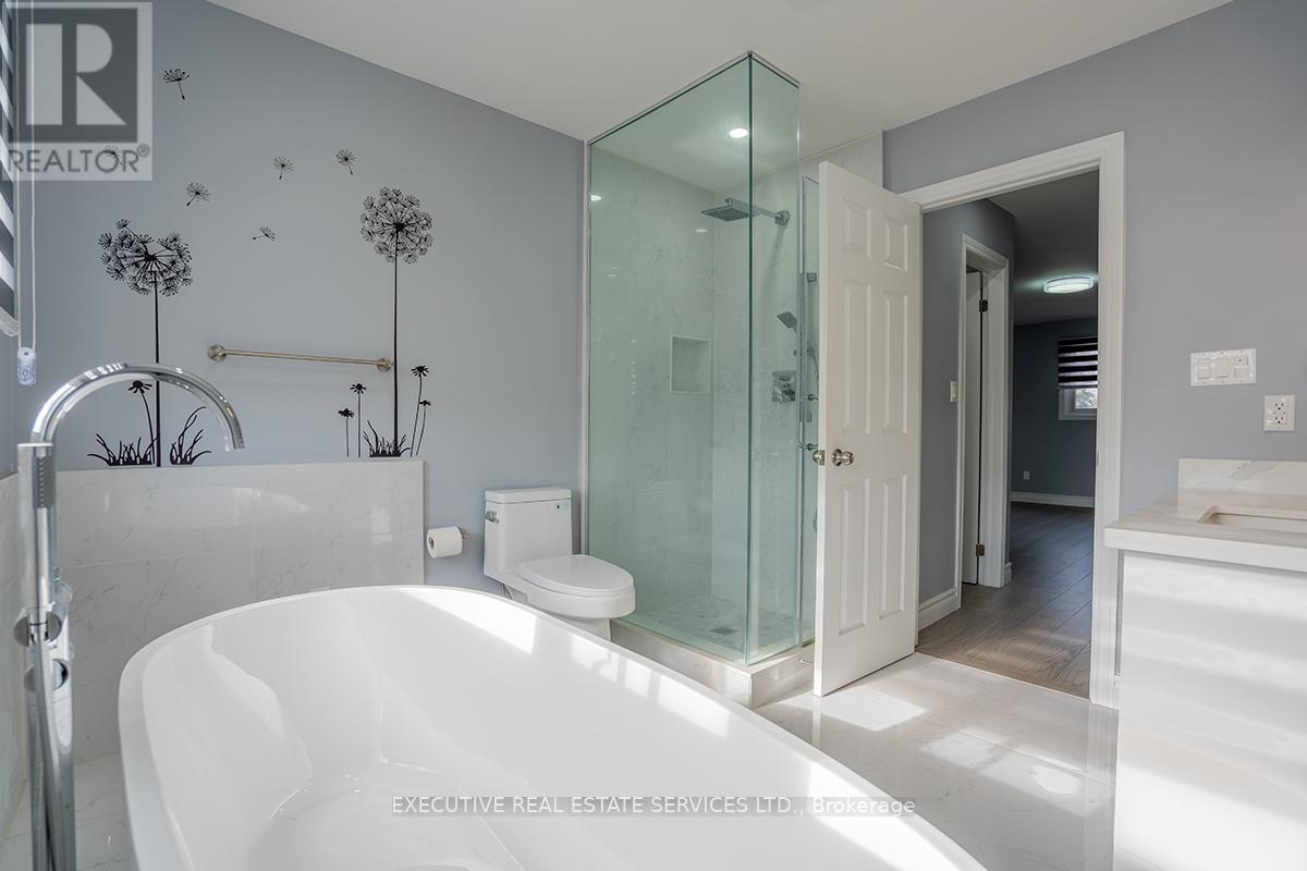 Photo 40 of 46 Willowbrook Drive, Whitby ON