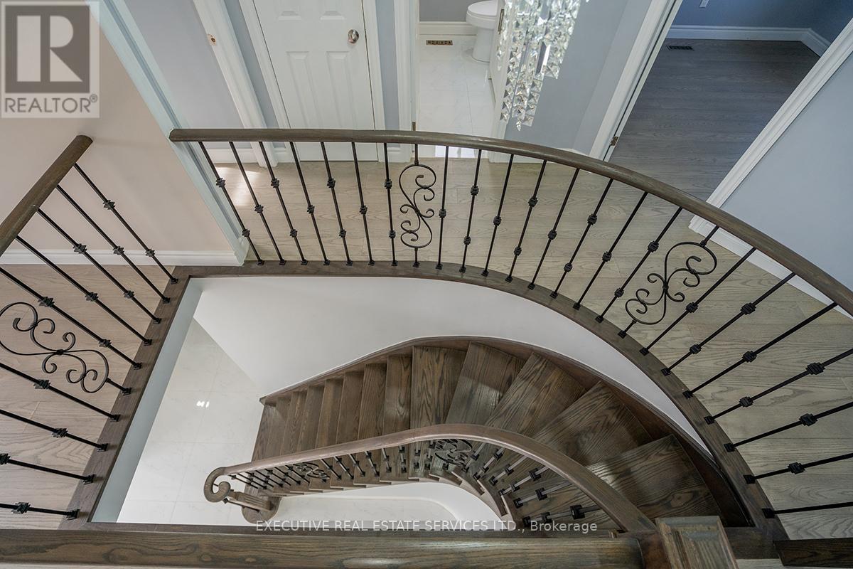 Photo 7 of 46 Willowbrook Drive, Whitby ON