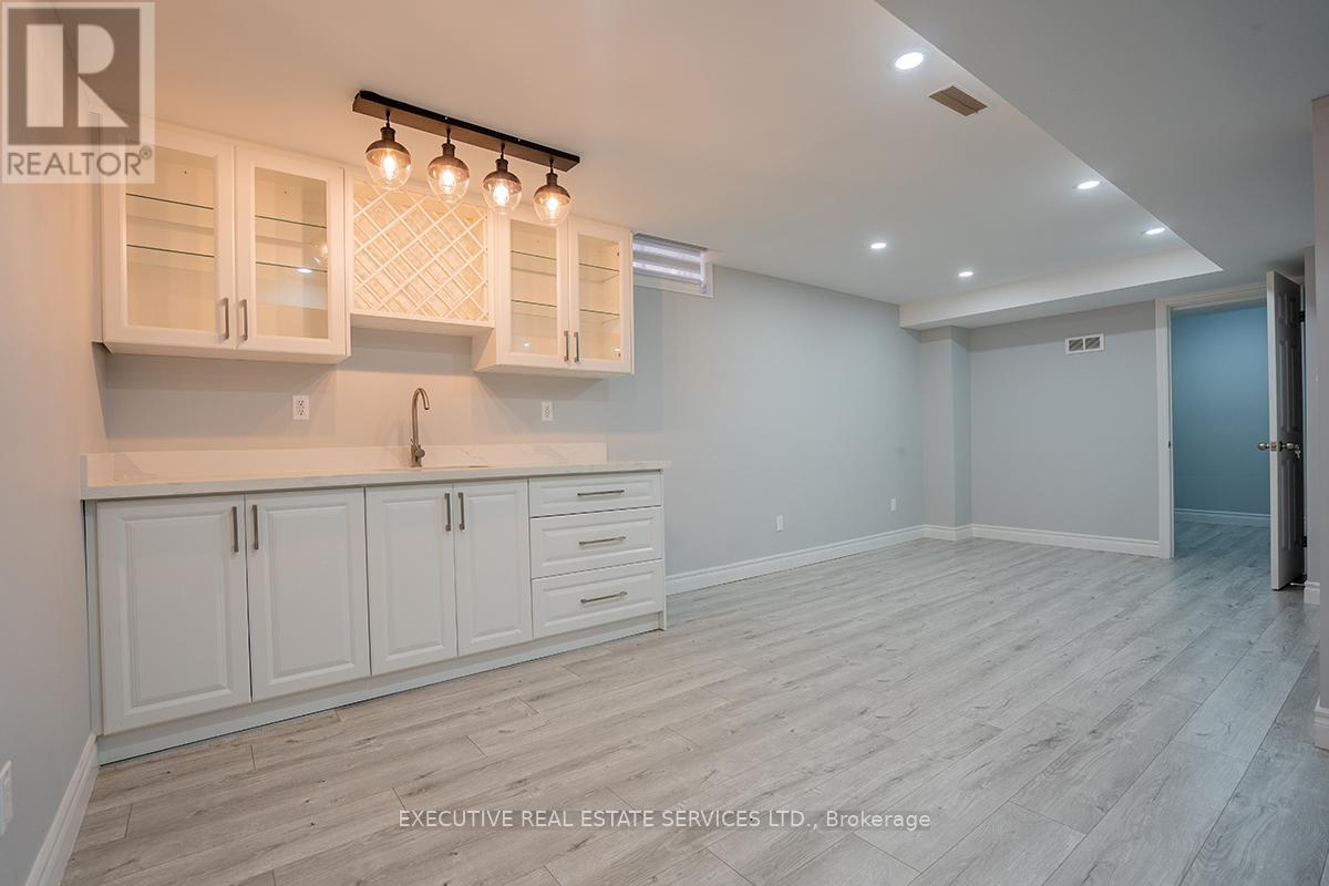 Photo 9 of 46 Willowbrook Drive, Whitby ON