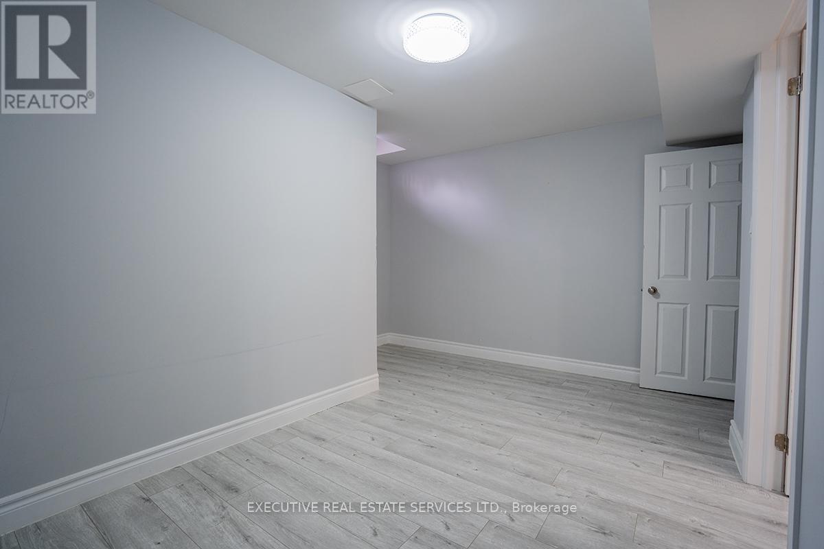 Photo 12 of 46 Willowbrook Drive, Whitby ON