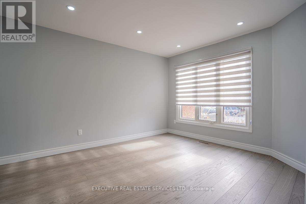 Photo 14 of 46 Willowbrook Drive, Whitby ON