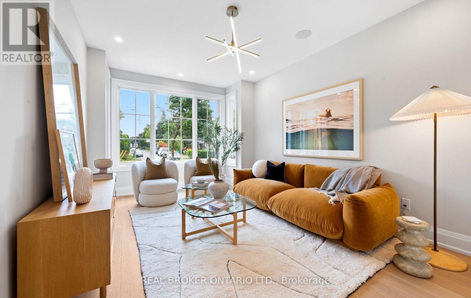Photo 4 of 94 Prince Edward Drive S, Toronto ON