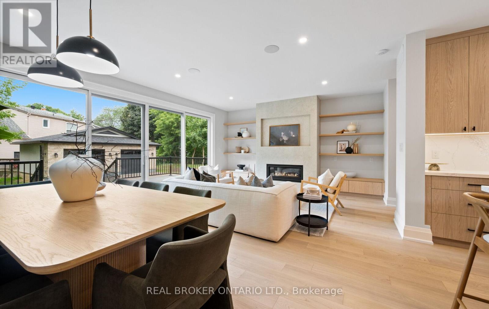 Photo 27 of 94 Prince Edward Drive S, Toronto ON