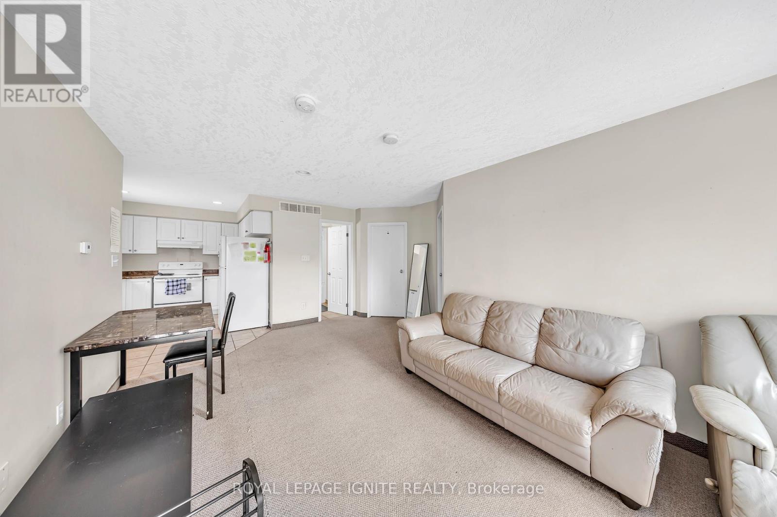 Photo 4 of 327 Spruce Street, Waterloo ON