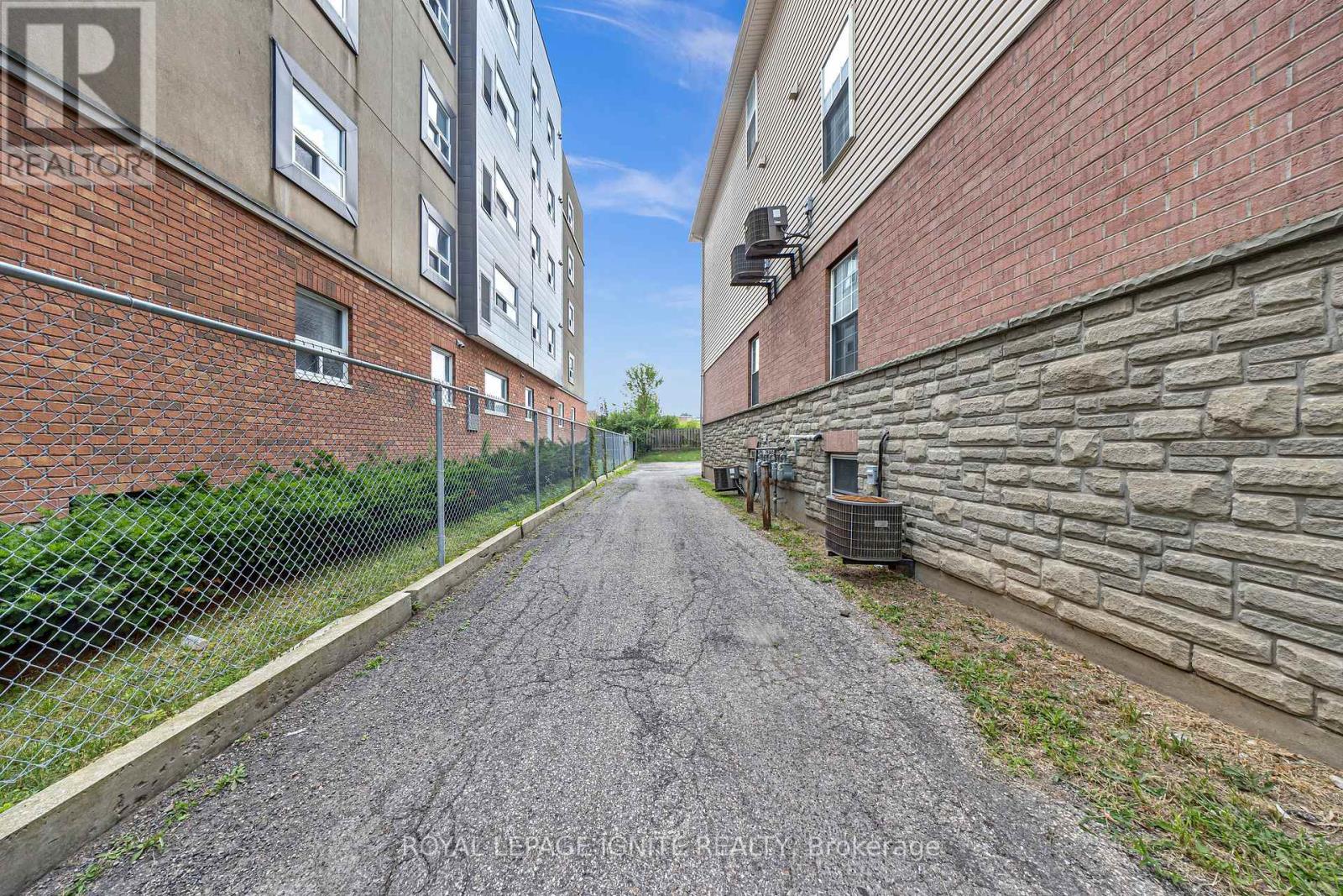 Photo 30 of 327 Spruce Street, Waterloo ON