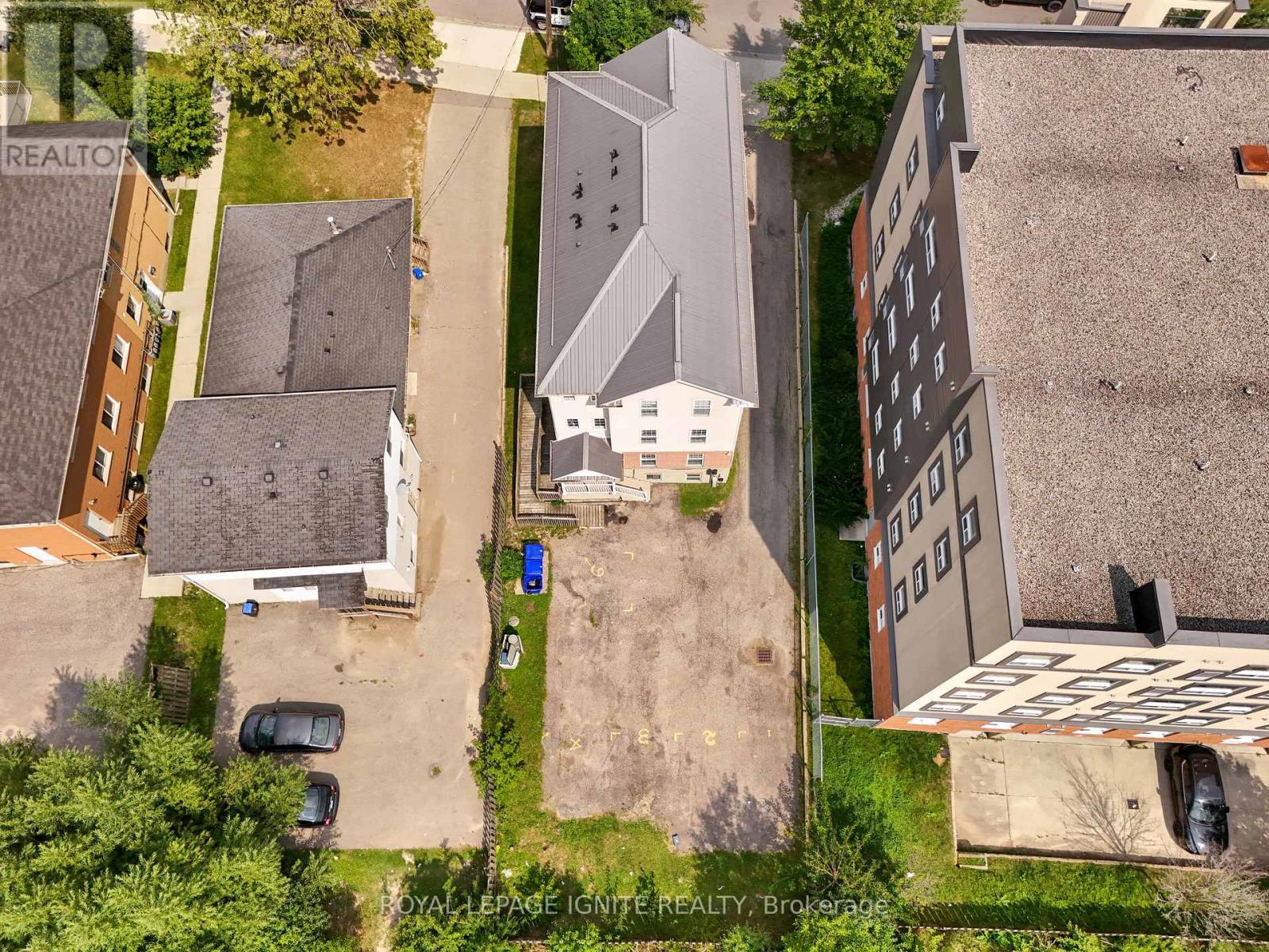 Photo 10 of 327 Spruce Street, Waterloo ON