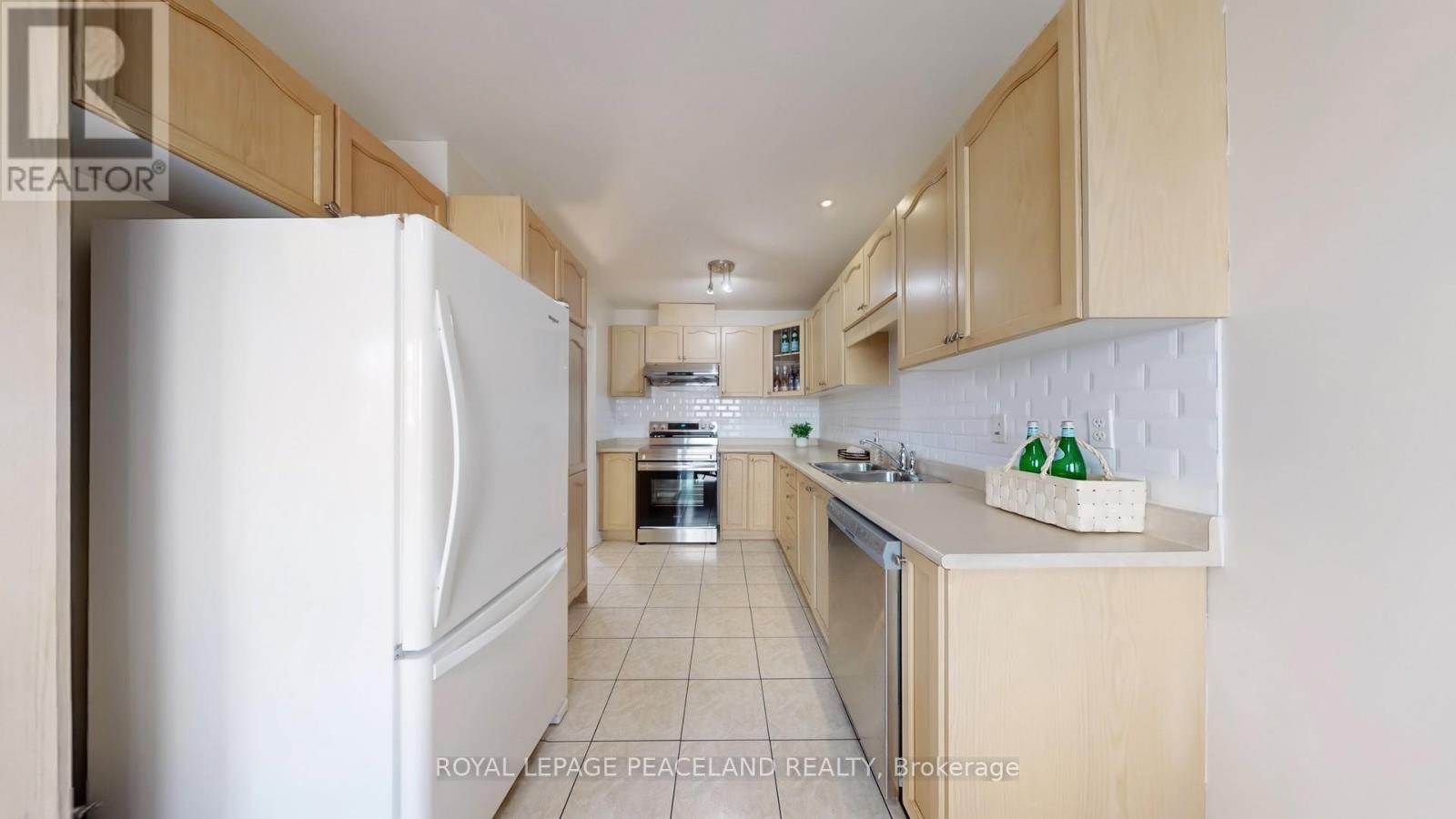 Photo 13 of 16 Lealinds Road, Vaughan ON